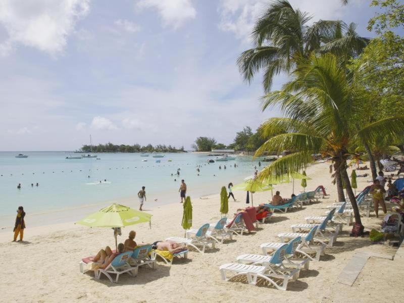Pereybere Apartment With Breakfast And Private Balcony Pereybere Beach Extérieur photo